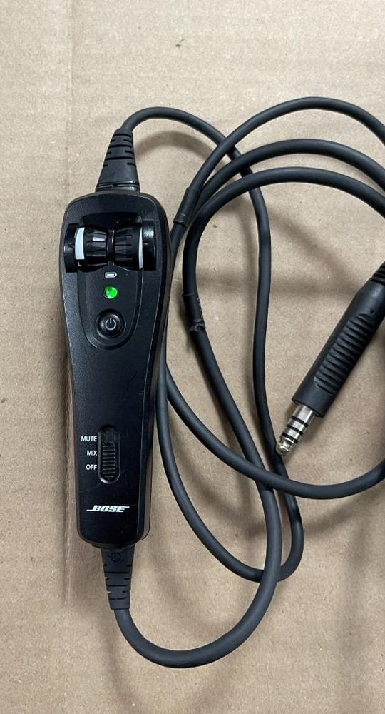 BOSE A20 AVIATION HEADSET NON-BLUETOOTH- USED.