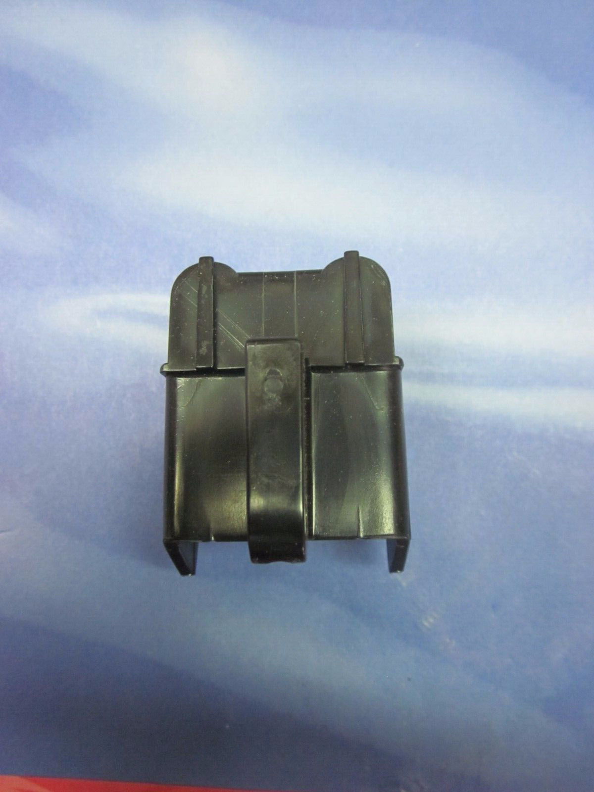 JOHNSON EVINRUDE 4 6 8 9.9 15 HP MOTOR COVER COWLING REAR LATCH ASSY 435818 NEW