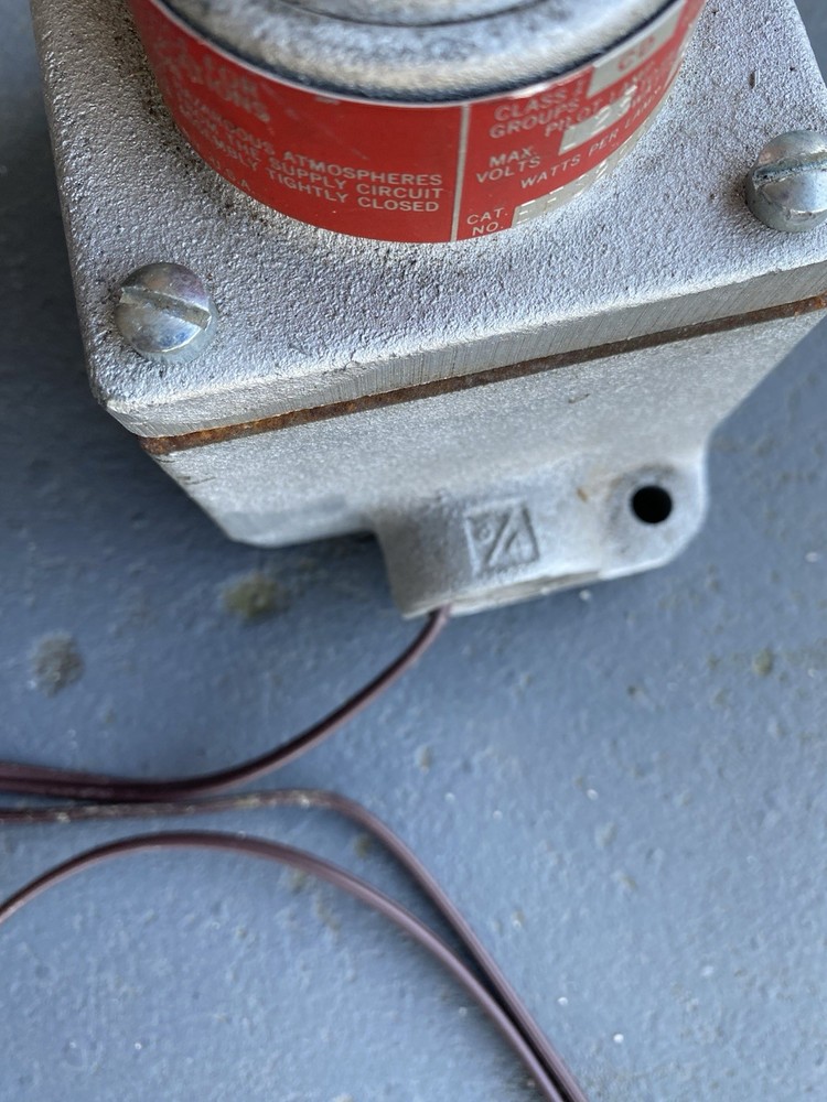 Crouse Hinds Indicating Light 125 Volts Hazardous