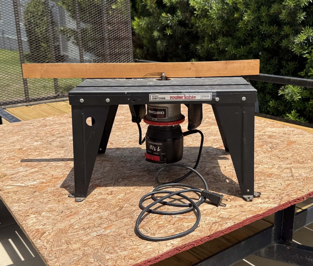Craftsman Router Table with Router