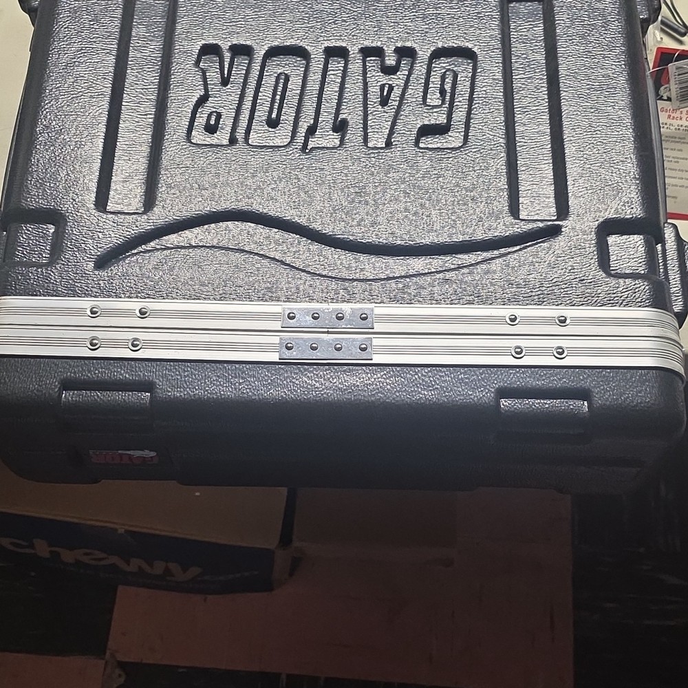 Gator GR-2L Rack Case, Locking Lids, Twist Latches, Polyethylene, Black
