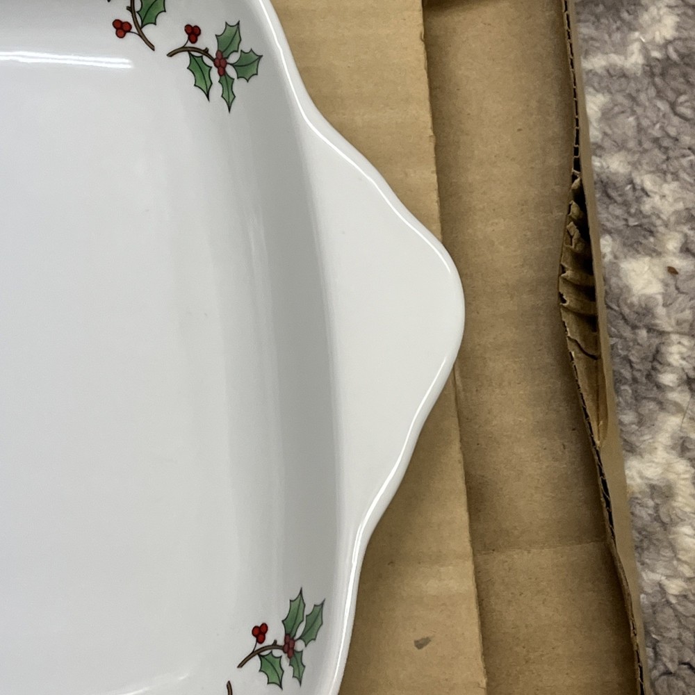 Holiday Hostess 2 Quart Baker Christmas