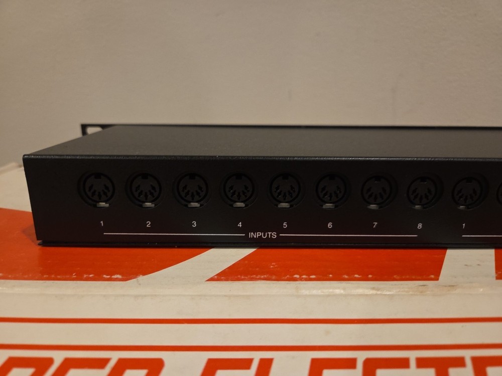 JL Cooper MSB Plus REV 2 MIDI Patch Bay / Thru Box - excellent condition