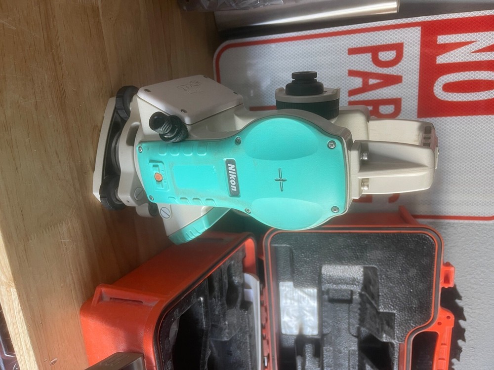 Nikon NE-101 Digital Construction Theodolite - White/Blue