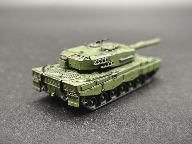 3D Printed 1/144 German Leopard 2 main battle tank Finished Model