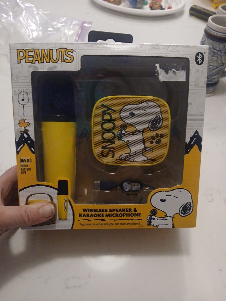 Peanuts Snoopy Wireless Speaker & Karaoke Microphone Set NIB A1