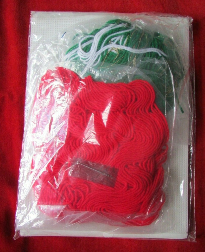 Bucilla Christmas Present Gift Tissue Box Plastic Canvas Kit Needlework NIP