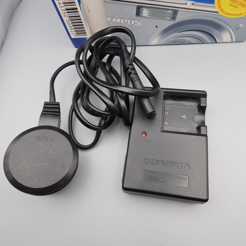 Olympus X-785 Digital Camera 7.1MP Silver Battery Weak With Box