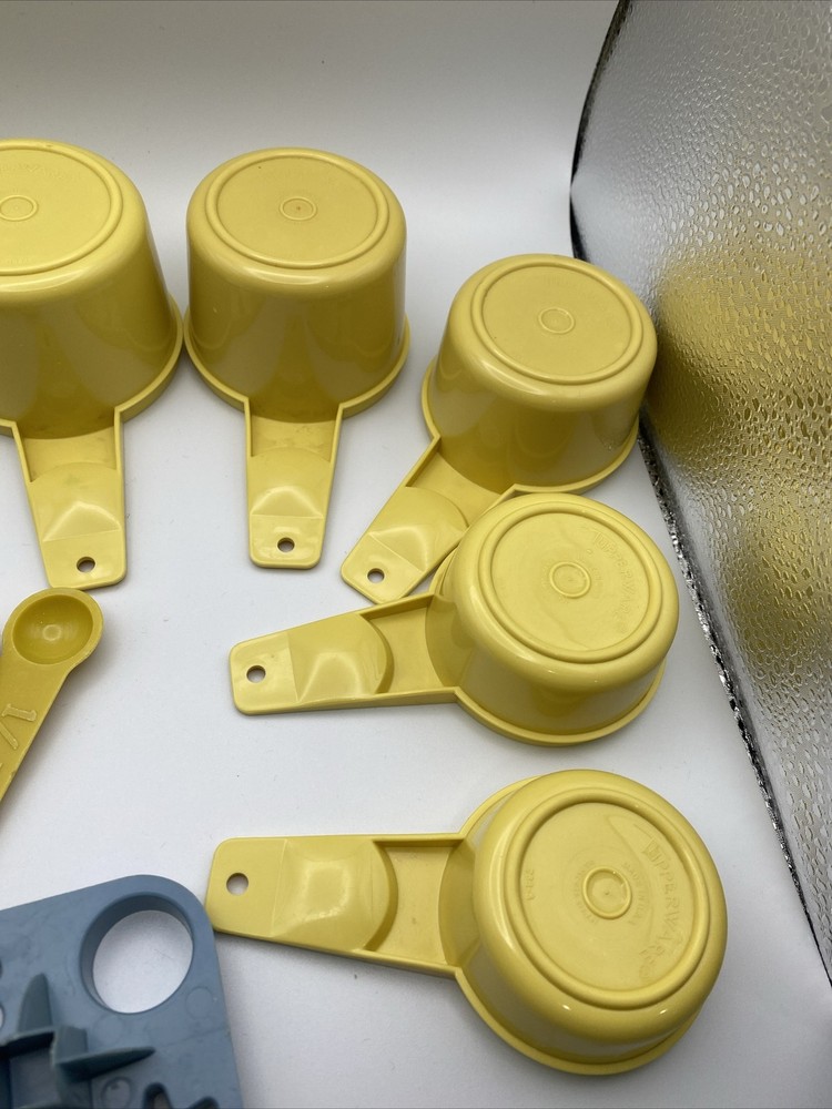 Vintage Tupperware Measuring Cups And Spoons Set Yellow Nesting Stacking 10