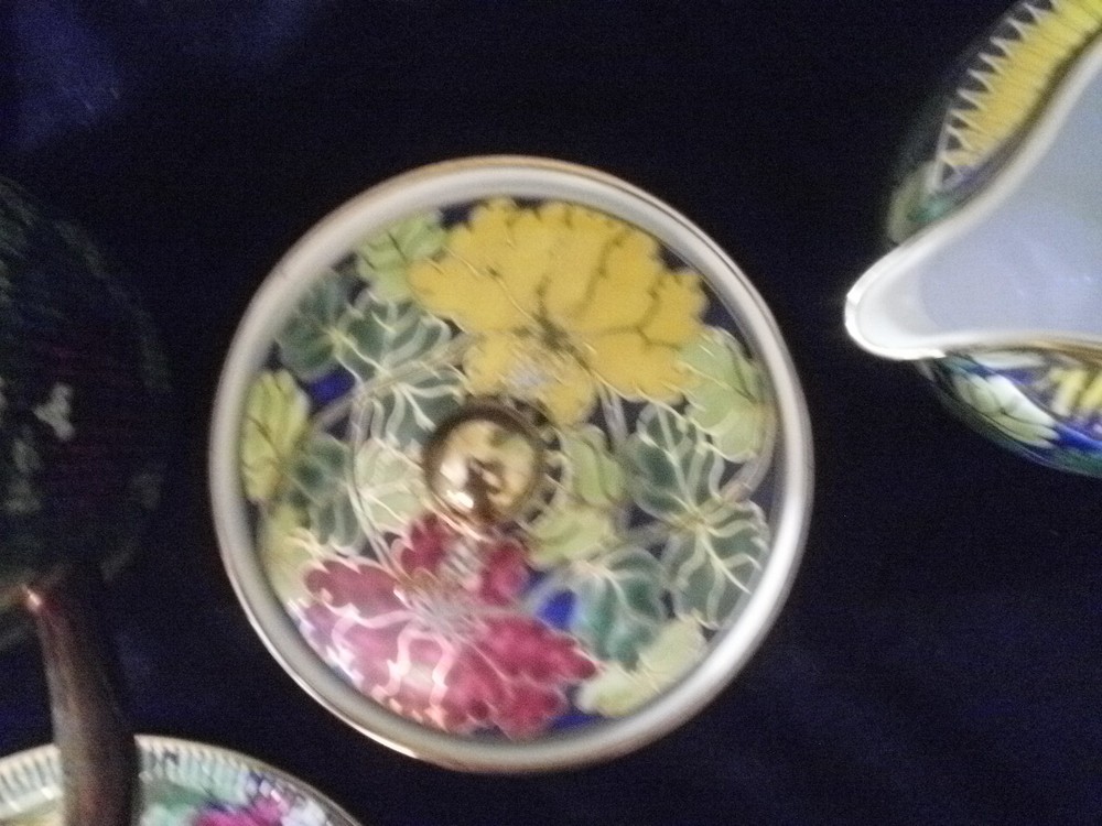 Thailand's Khelang Benjaron Tea Set