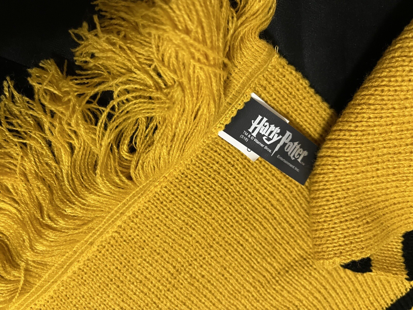 New CineReplicas Deluxe Edition 105” Harry Potter House Scarf
