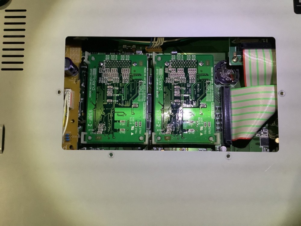 Roland VS-2000CD Digital Studio Workstation with FX Cards