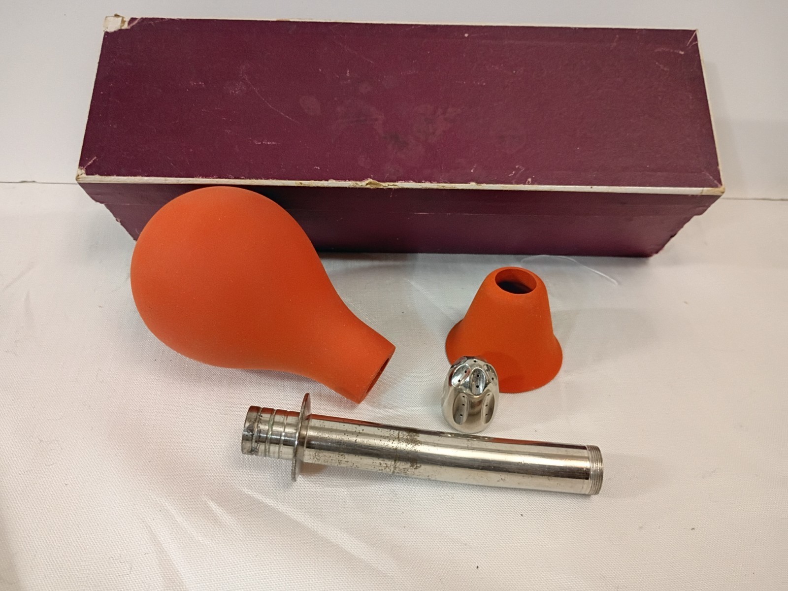 Vintage Unbranded Douche Bulb Syringe w/ metal nozzle