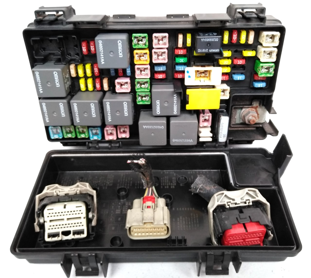 04692305AG Dodge 2010 Grand Caravan Fuse Box Journey T&C Routan TIPM Engine A57