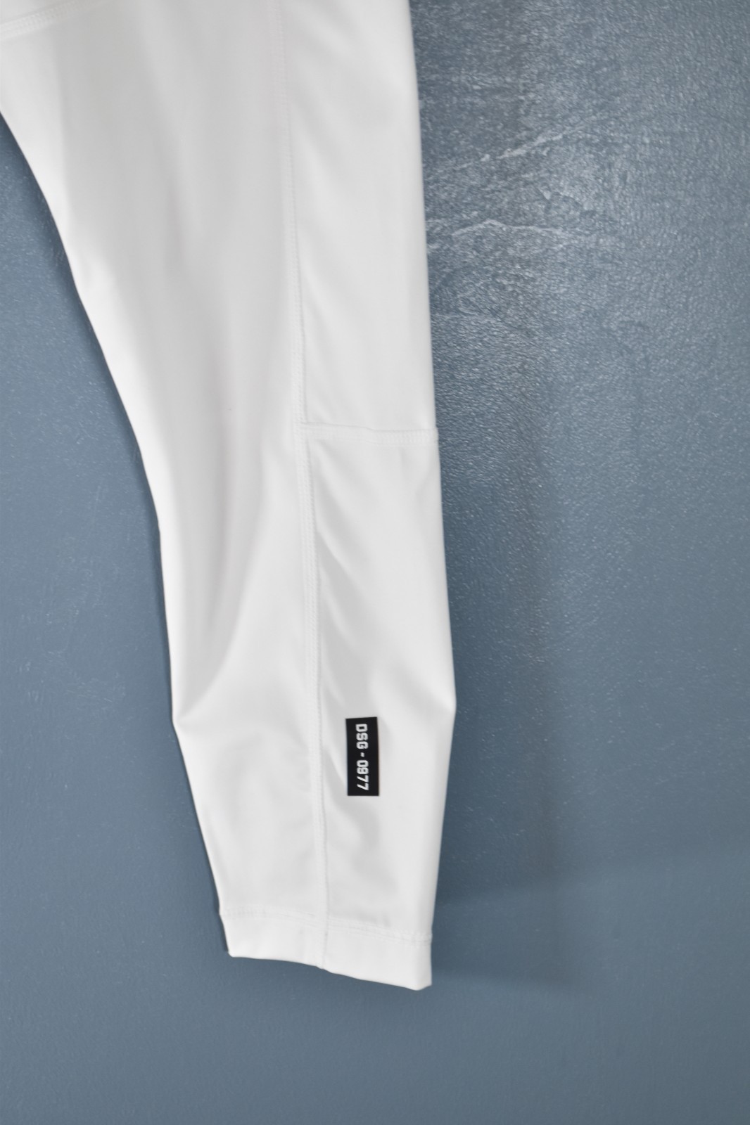 ASRV 3/4 compression tights size men's small; white, new with tags