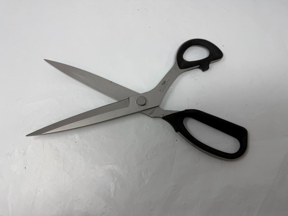 Kai 7280 11-Inch Professional Tailoring Scissors Shears