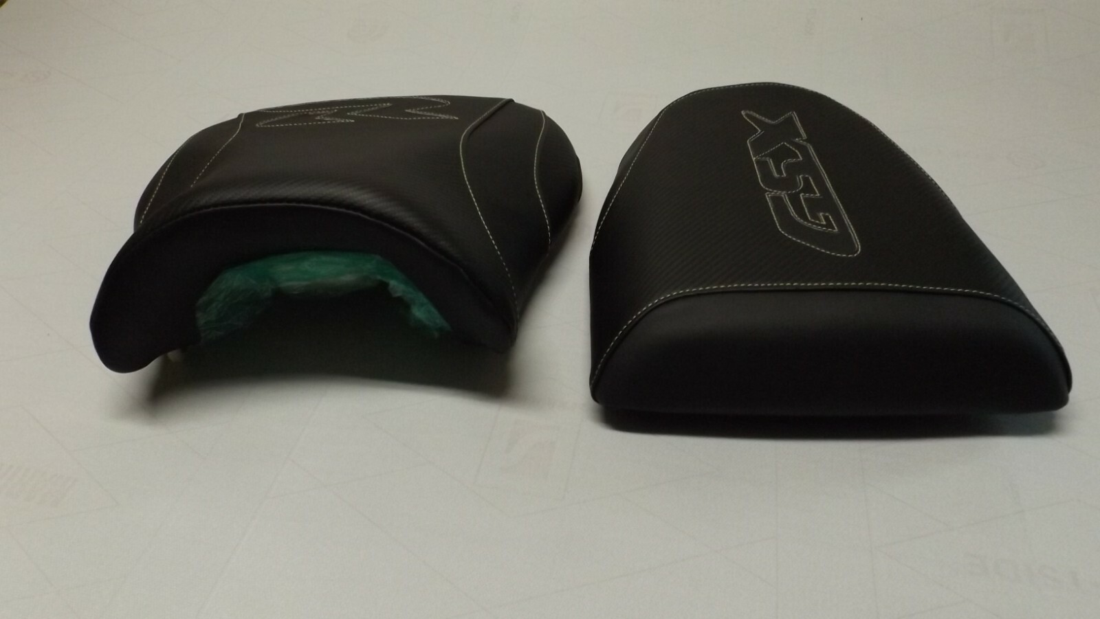 SUZUKI GSX 600R/750R/1000R FRONT & REAR BLACK CF CUSTOM FIT SEAT COVERS 00/03