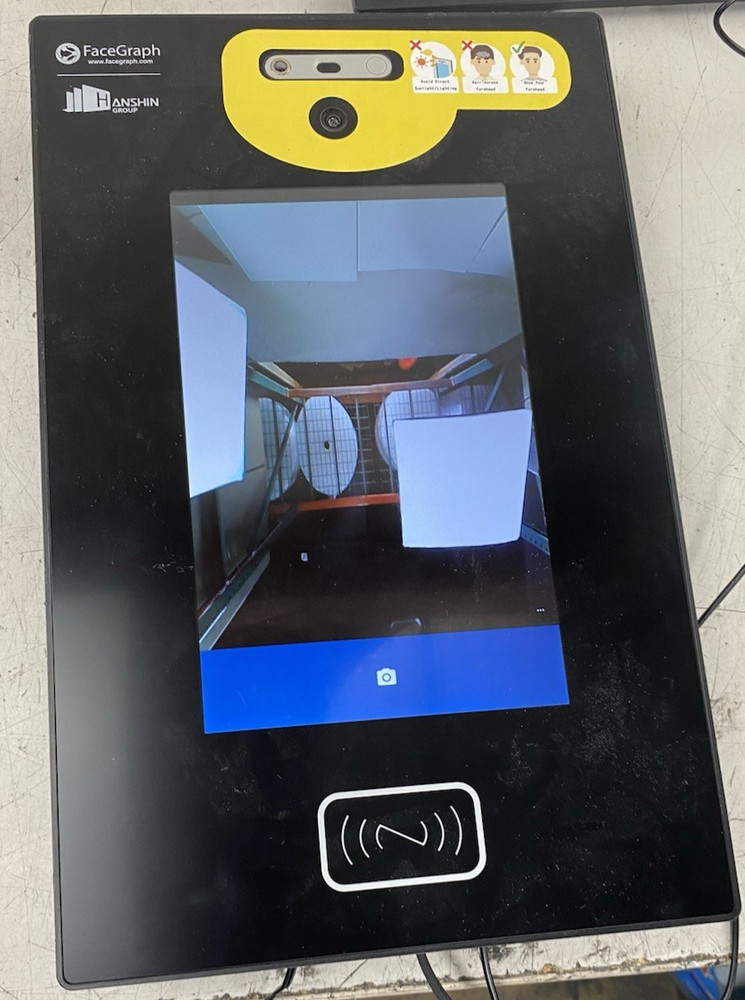 Hanshin Display Touchless Temperature Attendance Tracking Smart Kiosk STD10-AN