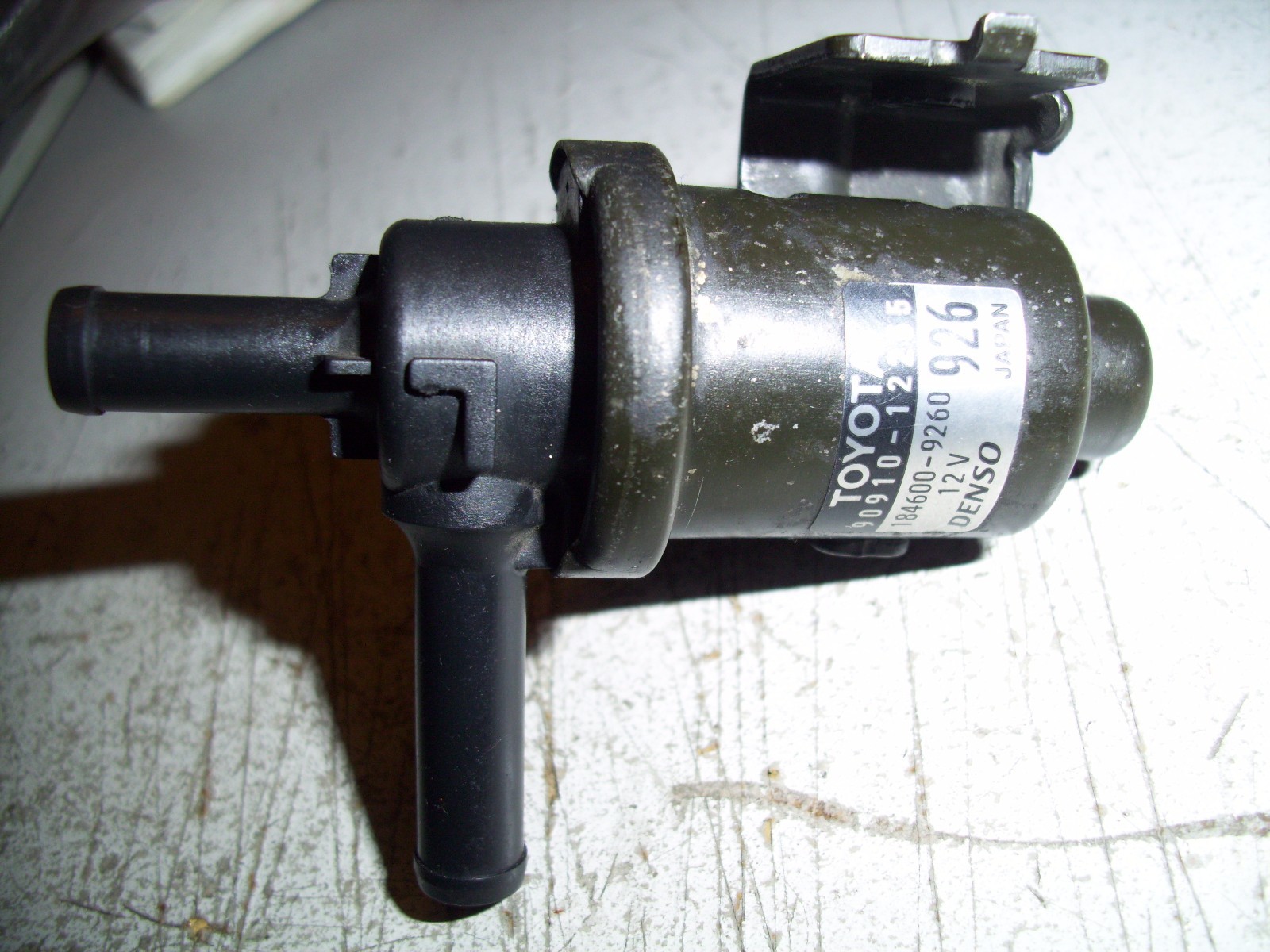 2003-06 Toyota Corolla /Matrix Genuine Vacuum Switch Valve # 90910-12255