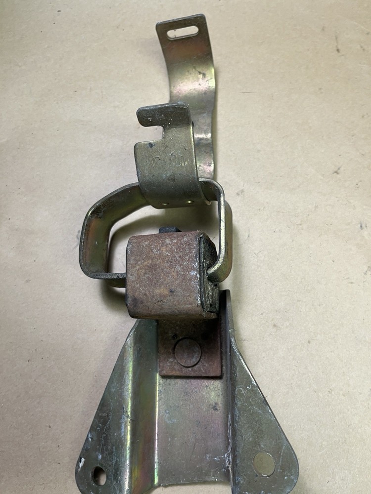 CHEVY GMC EXHAUST TAILPIPE HANGER BRACKET 14034516