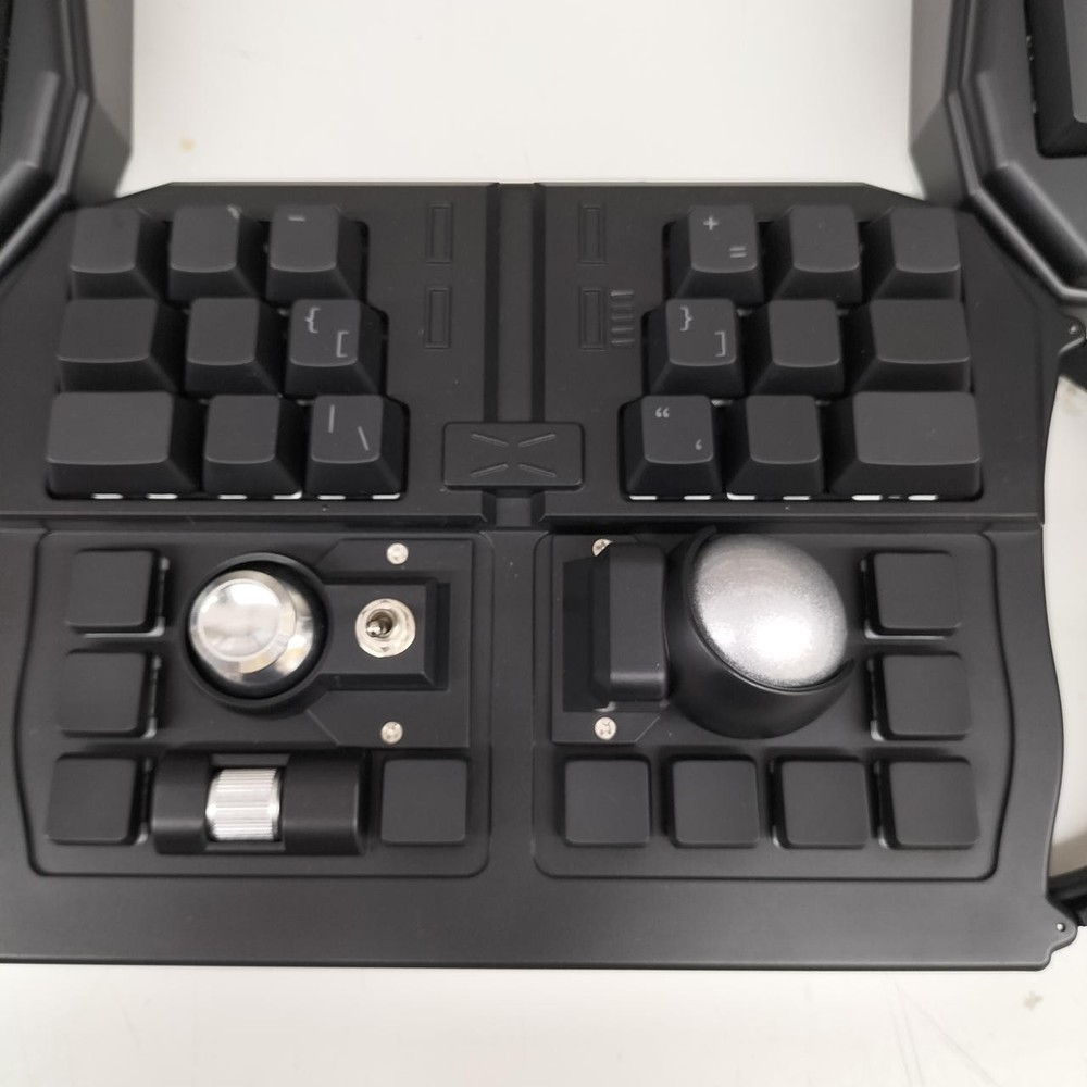 Gaming Keyboard Model GRABSHELL DOTBRAVO