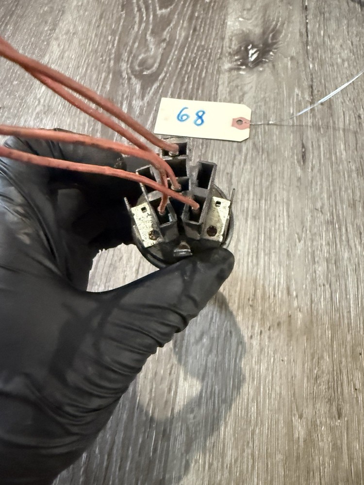 Freightliner SWITCH WITH KEY, POLLAK - P/N: Missing P/N