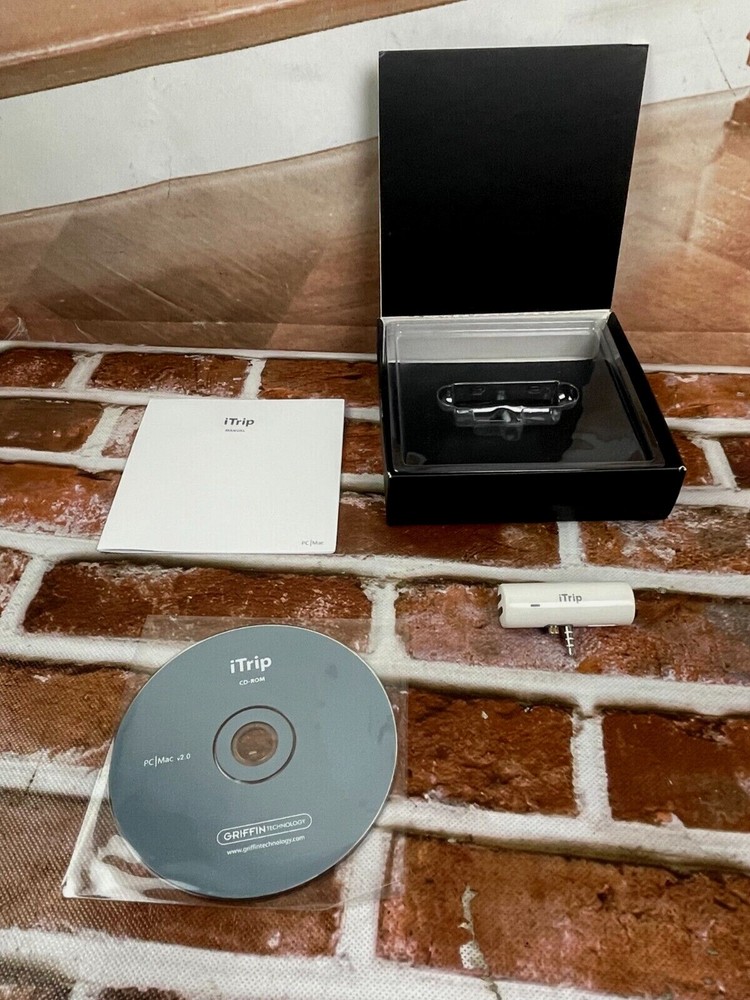 Griffin iTrip FM Transmitter for iPod Complete CD & Book -Used