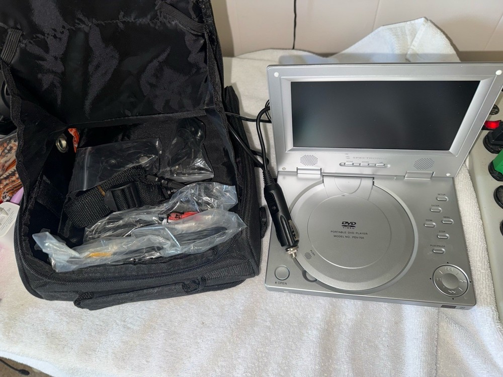 Spectroniq Portable DVD Player & Accessories (WORKS)