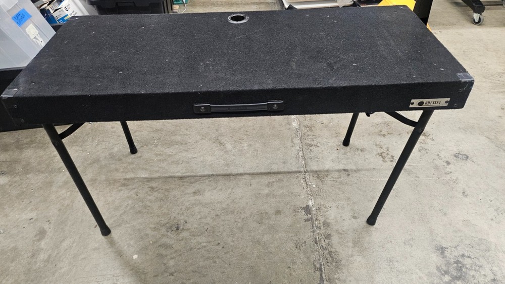 Odyssey CTBC2048 Carpeted DJ Table