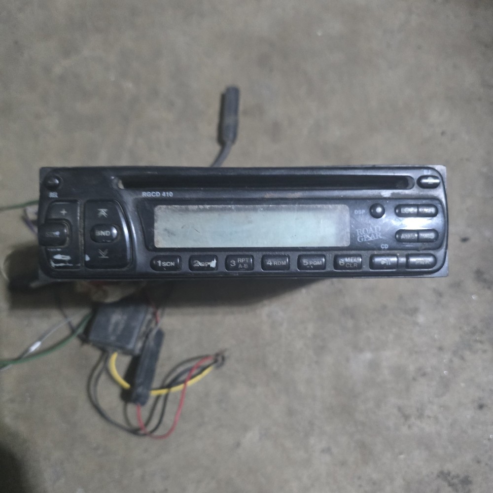 ROAD GEAR  CAR  STEREO  RGCD 410 - UNTESTED READ!