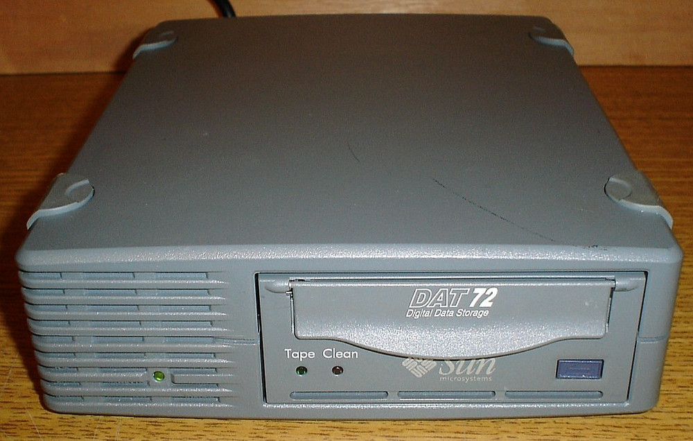 Sun MicroSystems DAT72 Digital Data Storage 380-1323-01 External Tape Drive