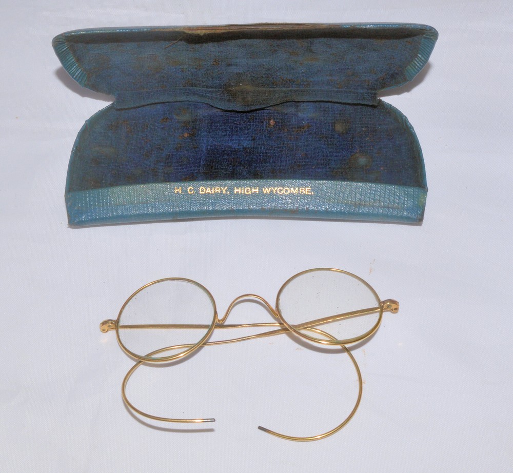 4 x vintage spectacles.