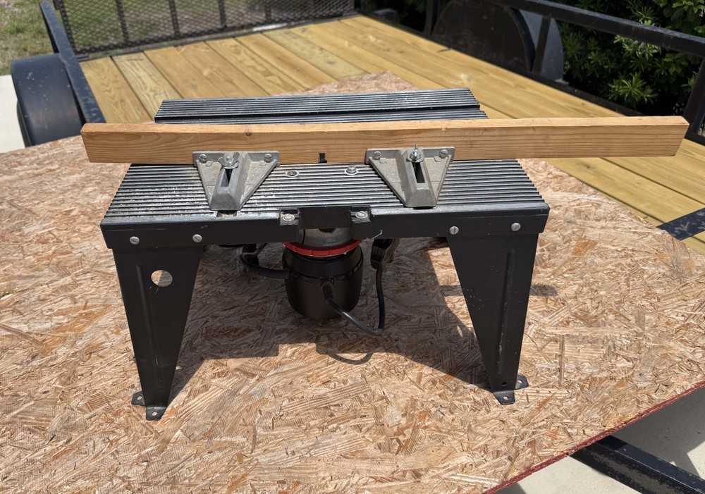 Craftsman Router Table with Router