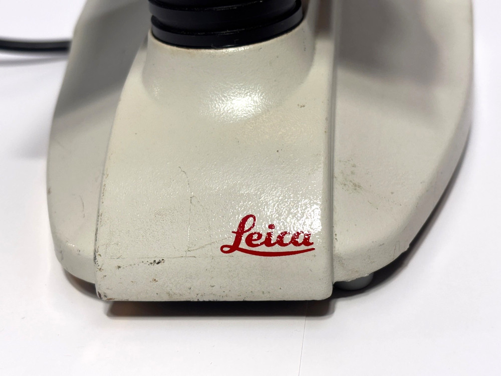Genuine Leica BME microscope Lecia Microscope With 3 Objectives + Extras