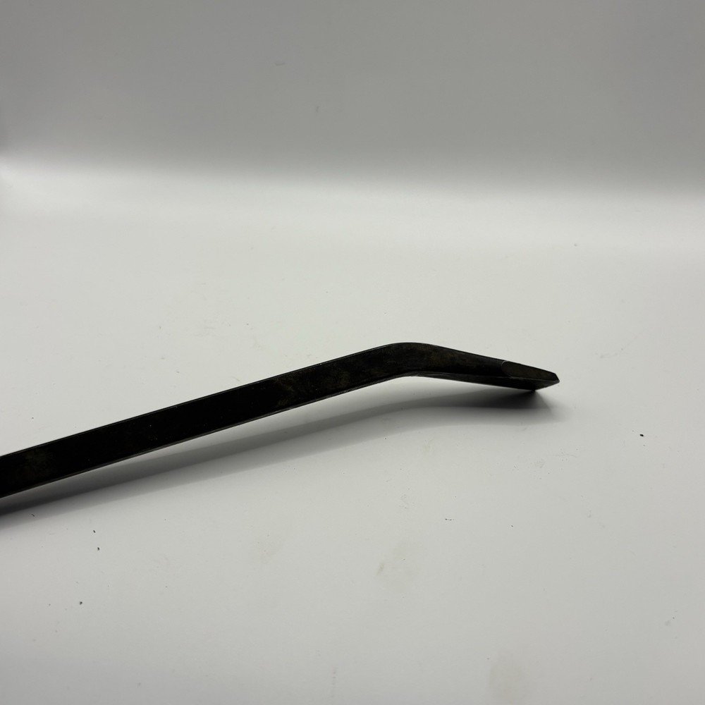 Quinn Angled Tip Pry Bar 18”