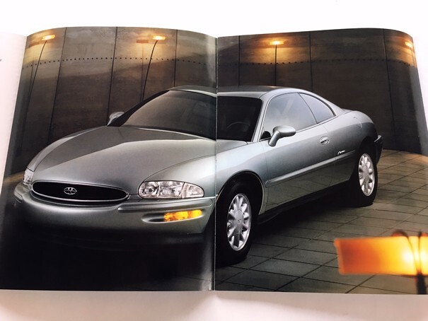 1995 Buick Riviera 20-page Original Car Sales Brochure Catalog