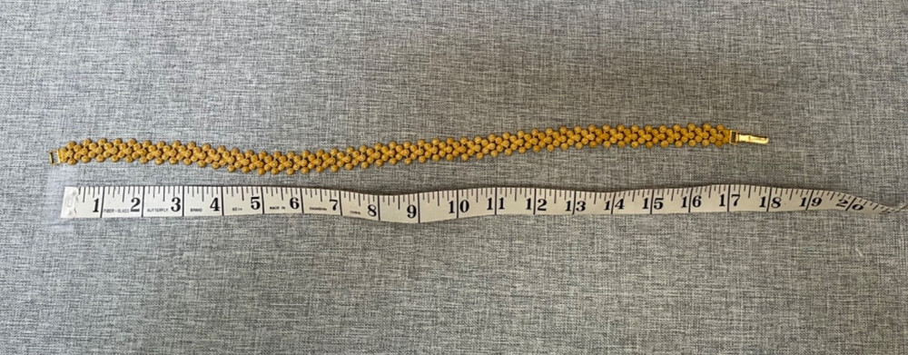 $7 Never worn GOLDEN TONE 17” linked necklace .