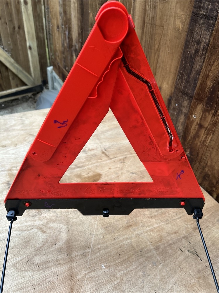 Audi A4 B7 Cabriolet Warning Breakdown Triangle 4B5860251E