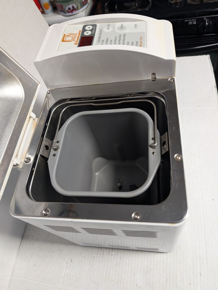 Toastmaster Bread Maker Model 1195 120V 430W White Programmable 10 Programs Used