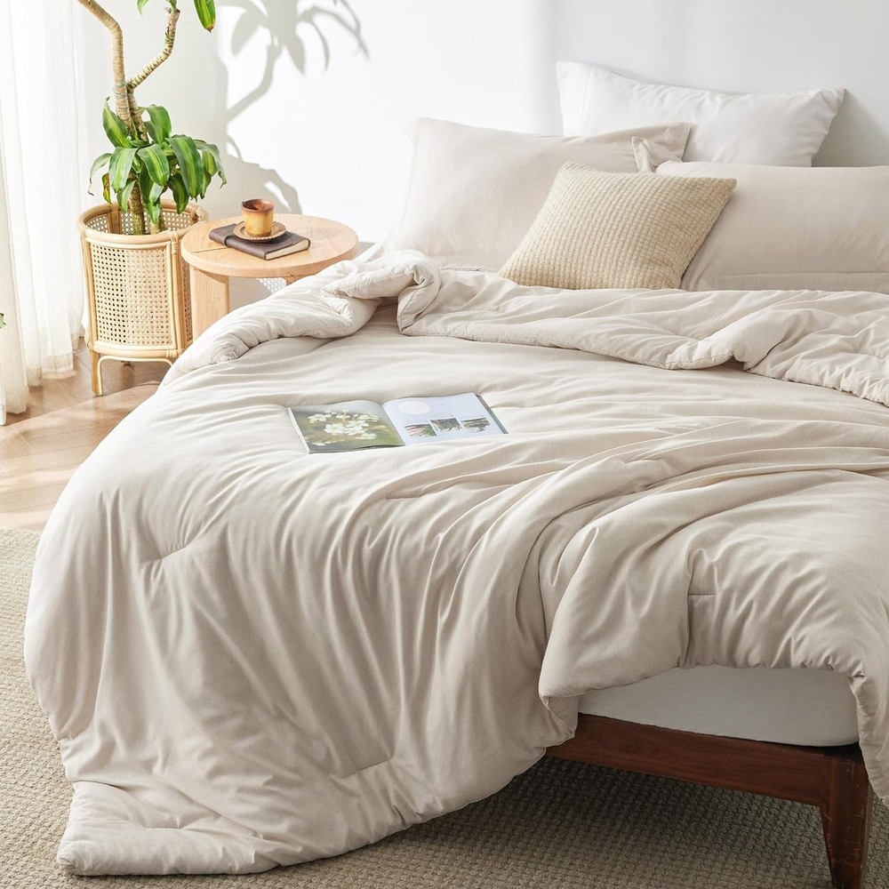 Luxury Queen Comforter Set in Beige - Soft, Versatile & Machine Washable