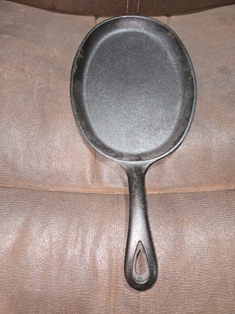 Vintage Valor Oval Skillet
