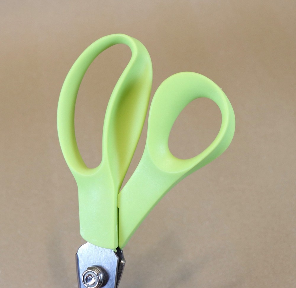 Fiskars Pinking Shears Scissors Green Handle Zig Zag Cut Crafts Fabrics USA