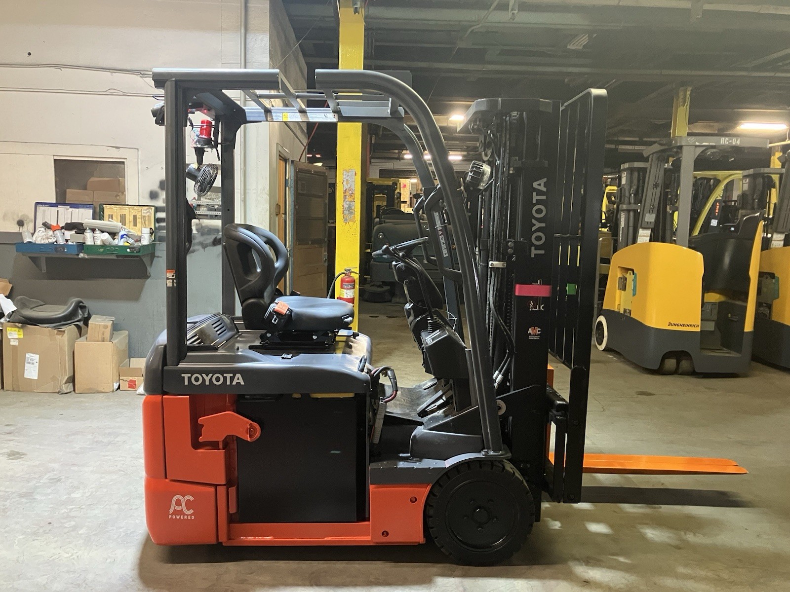 2020 Toyota 3000 LB Forklift With Side Shift and Triple Mast
