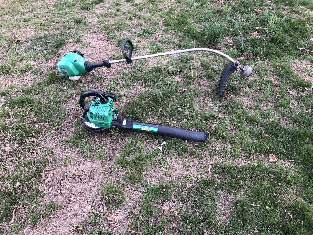 Weedwhacker & Leaf Blower ￼