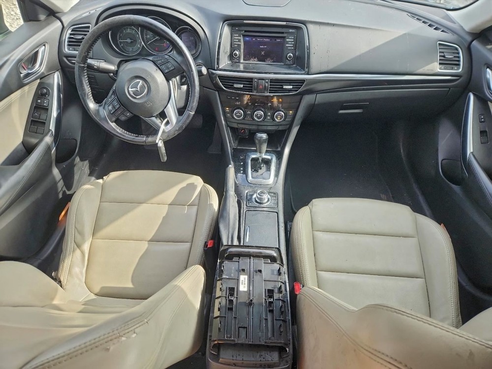 6 2014 Glove Box 4936422