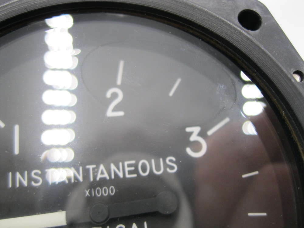 UNITED INSTRUMENTS INSTANTANEOUS VERTICAL SPEED INDICATOR PN: 7140