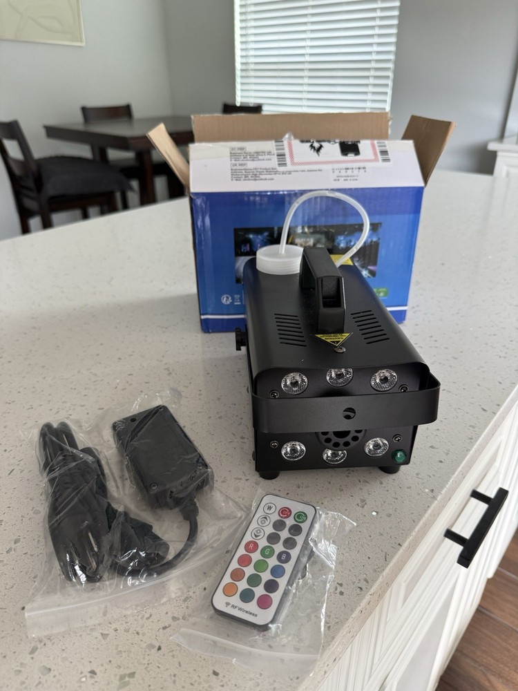 AGPTEK Auto Mode Fog Machine FG with Light Effect & Wireless Remote Control