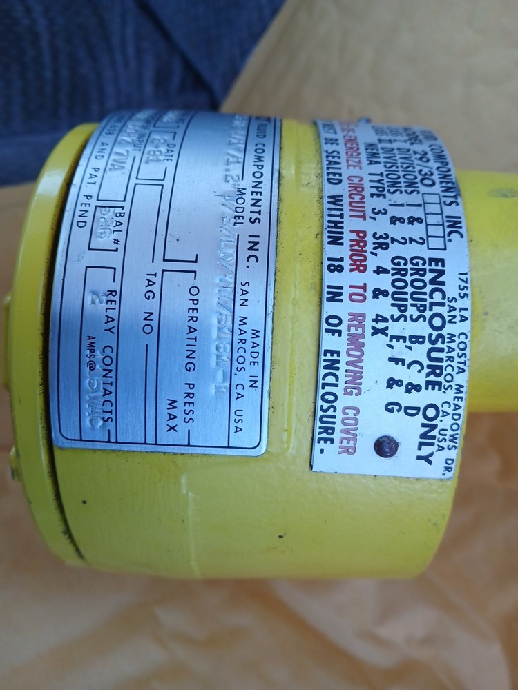 Fluid Components Inc. - P/N: 29/30 - Flow Transmitter