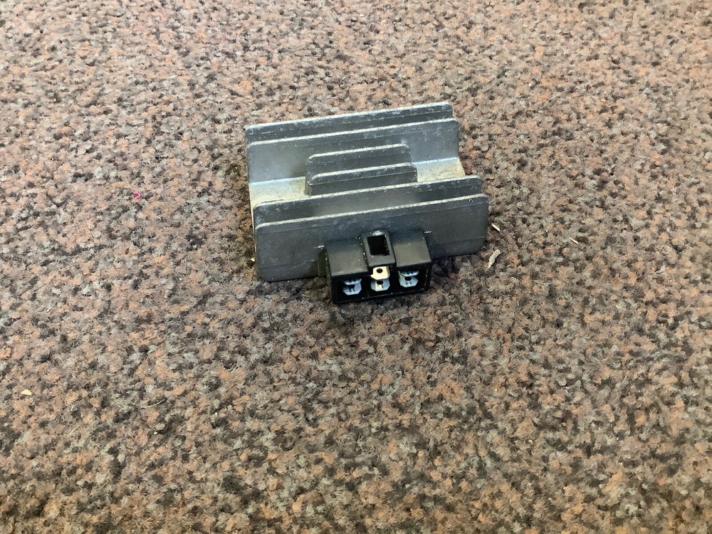 2000 Vespa ET4 Cento 125 Regulator Rectifer