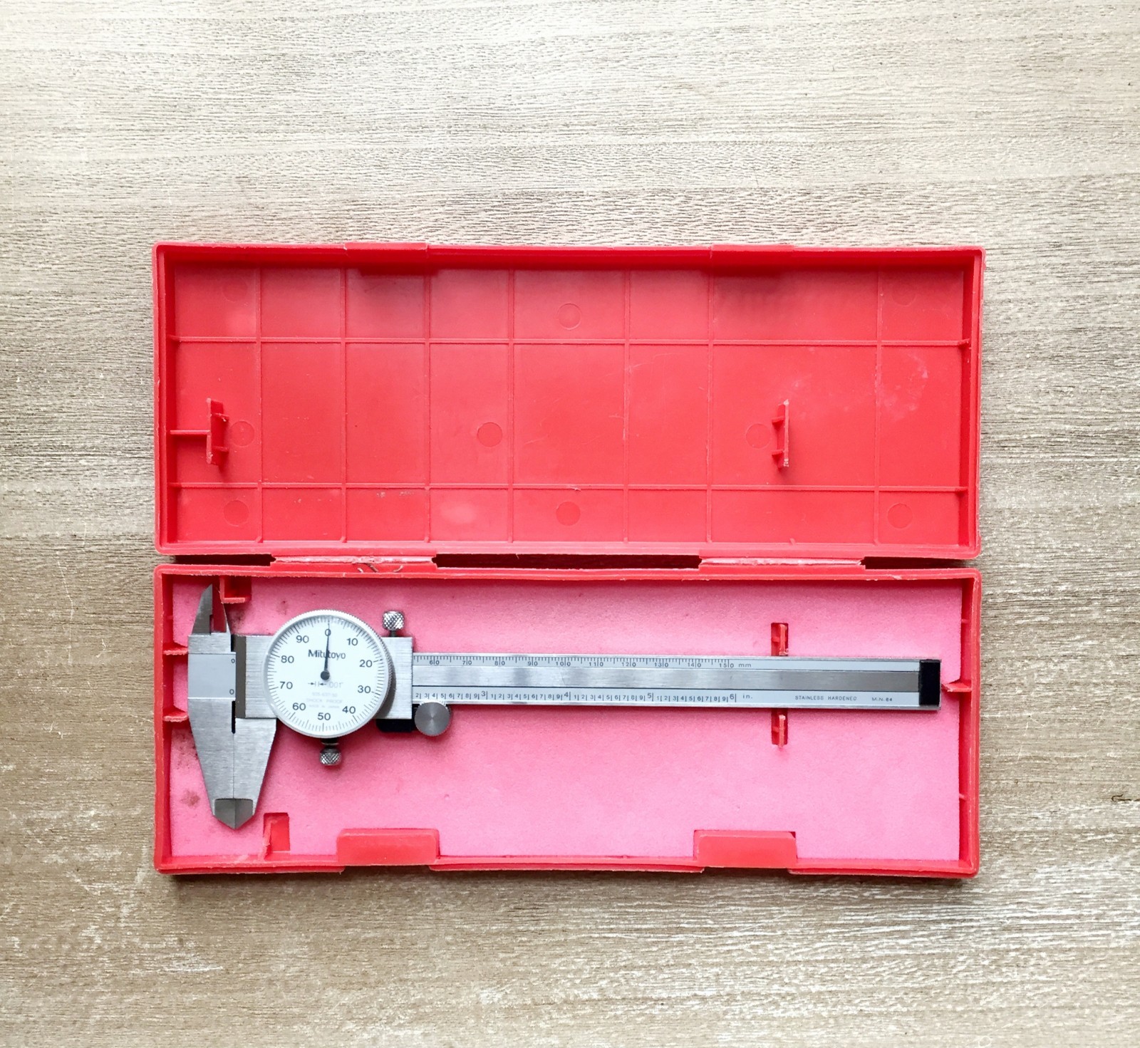 Mitutoyo Dial Caliper 6" Calibrated 505-637-50 .001" 6” With Case Made In JAPAN